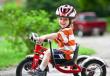 Как научить ребенка кататься на велосипеде: основные правила, методики обучения и важные нюансы, которые помогут малышу быстрее овладеть транспортом Осваиваем езду со «страховкой»